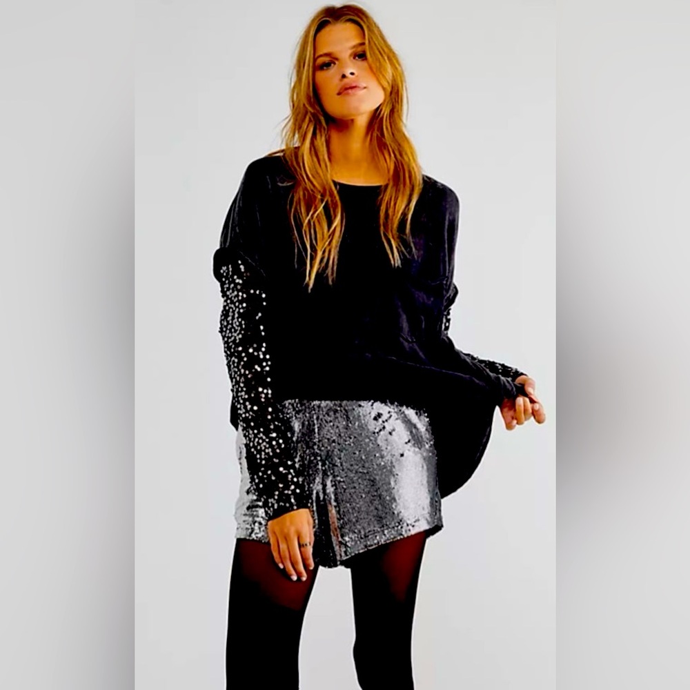 FREE PEOPLE 🎉HOST PICK🎉 BLACK SEQUIN SLEEVED TOP!